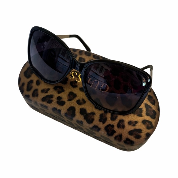 Guess Accessories - Guess squared dark sunglasses. GU7144 black with case